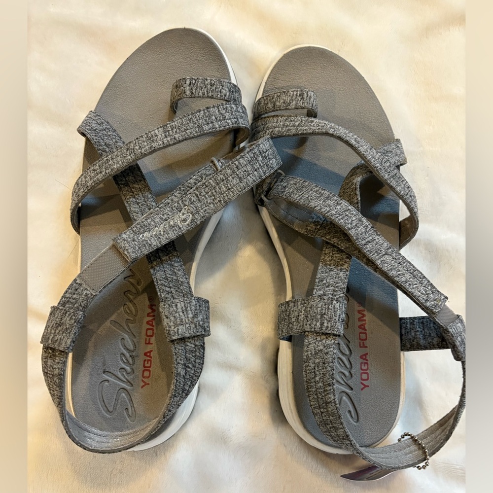 NWT size 9 yoga foam Skechers Women's Gray Strappy Sandals
